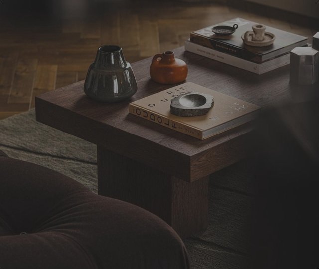Mesa de centro em madeira escura